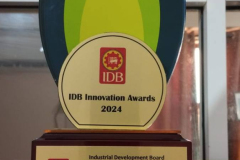 Award-of-Dr.-Wijeyamohan-UOV-1-768x1365